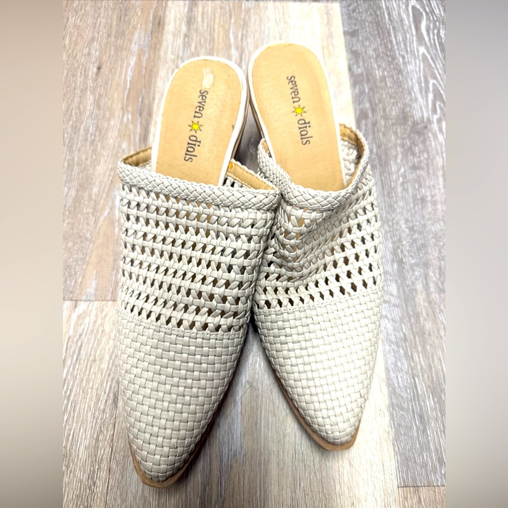 Seven Dials Cream Tones Almond Toe Block Heel Slip on Sandal Size 7.0 women's